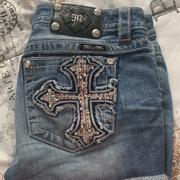 SIZE 28 MISS ME SHORTS 💕💕 - Picture 4 of 5